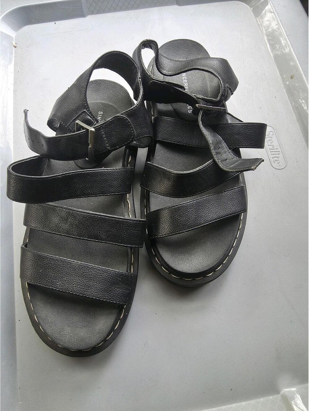 sincerely jules Quad Black Leather Strappy Sandals. Size 8 Nice!
